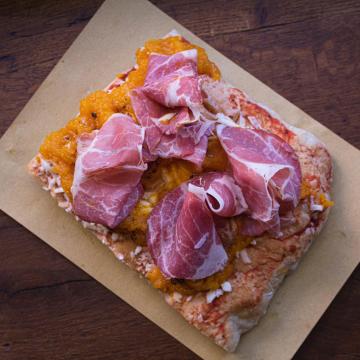 Focaccia con coppa e zucca cotta